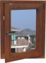 Okna  z dřevěného materiálu je nutné ošetřovat proti vlivu povětrnostních podmínek. 