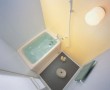 Pokud si pořídíte sedací vaničku nebo sedátko do sprchového koutu, můžete i ve sprše pohodlně relaxovat. 