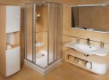 Ergonomicky krásně navrhnutá koupelna (RAVAK).