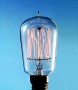 Žárovka prošla dlouhým historickým vývojem. Tvar baňky a vinutí vlákna z roku 1910 (OSRAM).