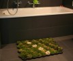 I koberec může vnést trochu přírody do koupelny