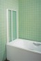 Vanová stěna  VS2 ve složeném stavu nezabírá v koupelně prakticky žádné místo (RAVAK).